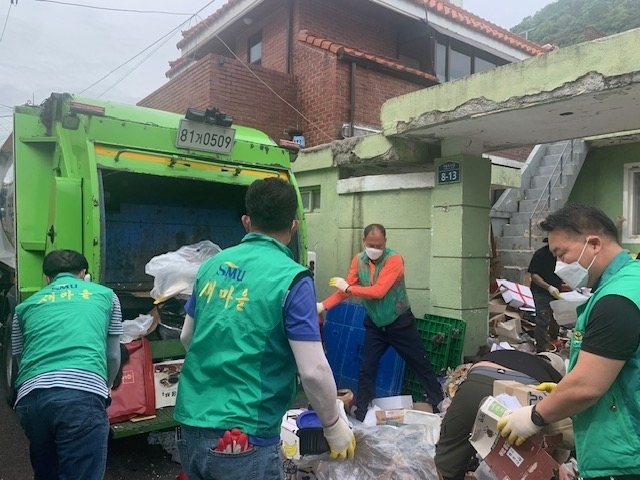 저장 강박 가구 청소. 수성구청 제공