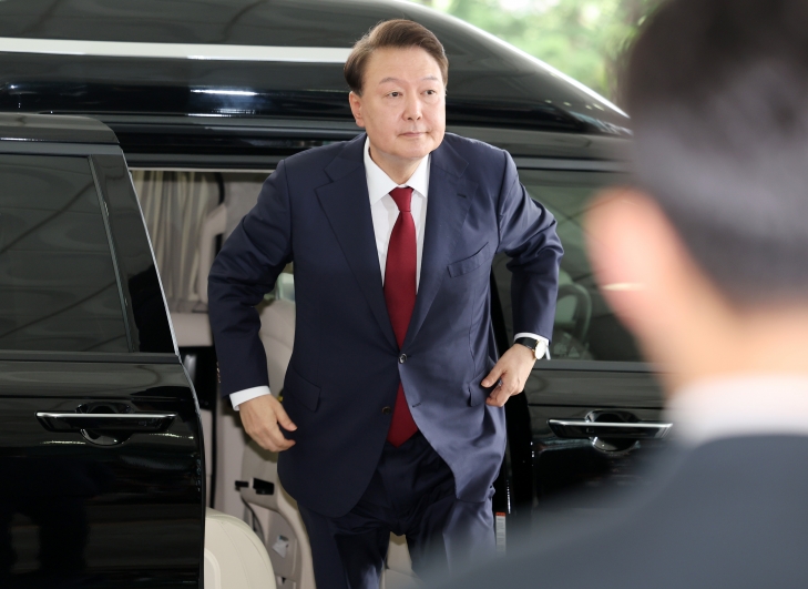 내란 특검 대면조사 출석하는 윤석열 전 대통령