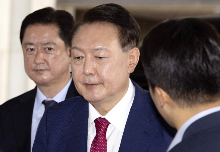 윤석열 전 대통령이 5일 내란 특검의 2차 조사를 받기 위해 조은석 특별검사팀 사무실이 있는 서울 서초구 서울고검에 출석하고 있다. 2025.7.5 공동취재