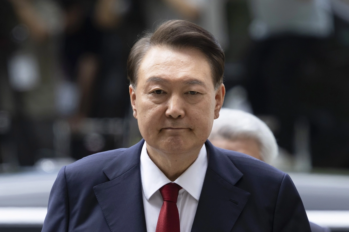 입 굳게 닫은 채 법정으로 향하는 윤석열 전 대통령 입 굳게 닫은 채 법정으로 향하는 윤석열 전 대통령