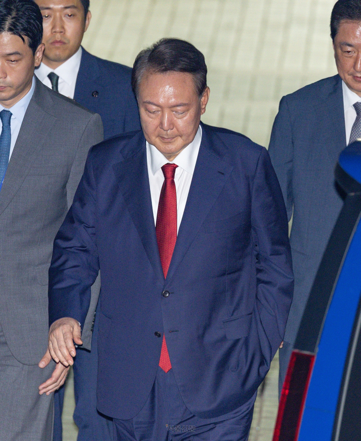 윤석열 퇴장
