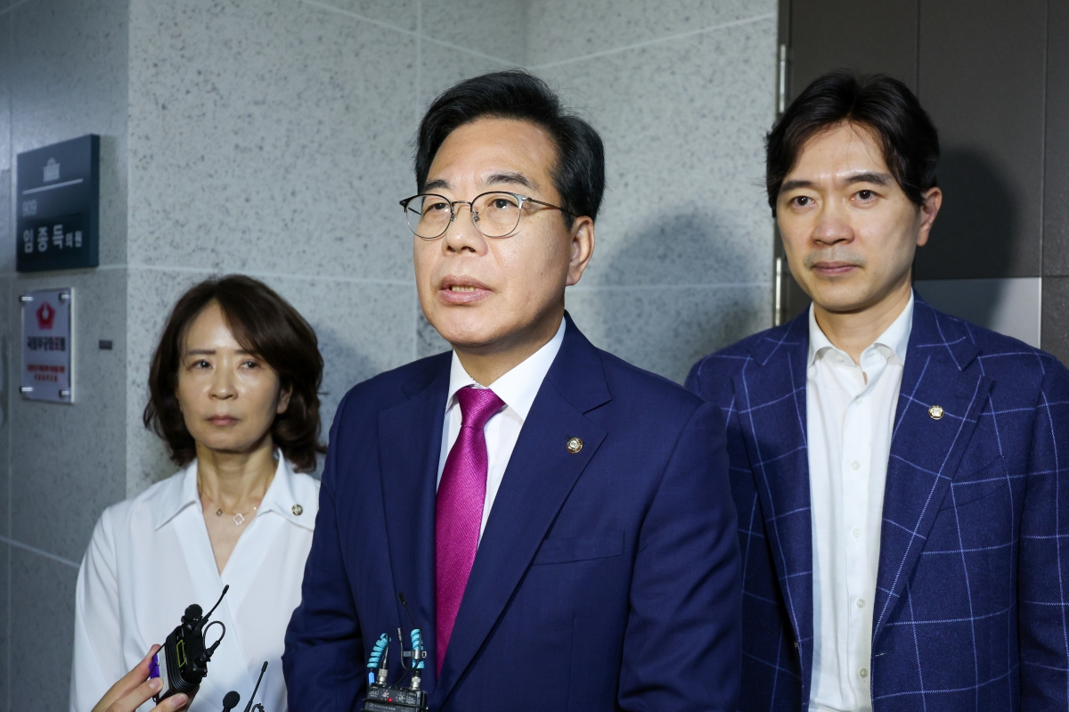 임종득 의원실 찾은 송언석 비대위원장