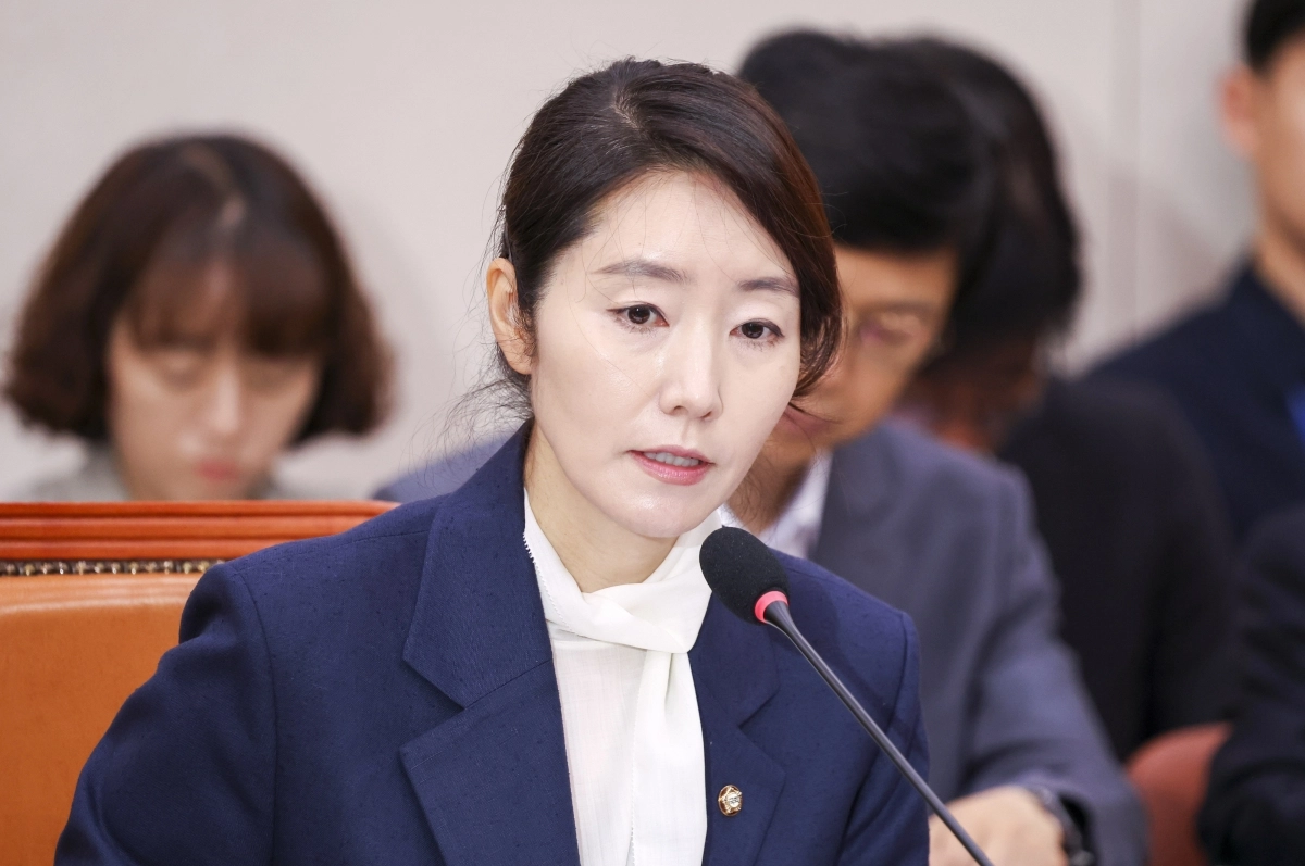 강선우 여성가족부 장관 후보자가 14일 서울 여의도 국회에서 열린 여성가족위원회의 인사청문회에서 질문에 답하고 있다. 2025.7.14 뉴시스 강선우 여성가족부 장관 후보자가 14일 서울 여의도 국회에서 열린 여성가족위원회의 인사청문회에서 질문에 답하고 있다. 2025.7.14 뉴시스