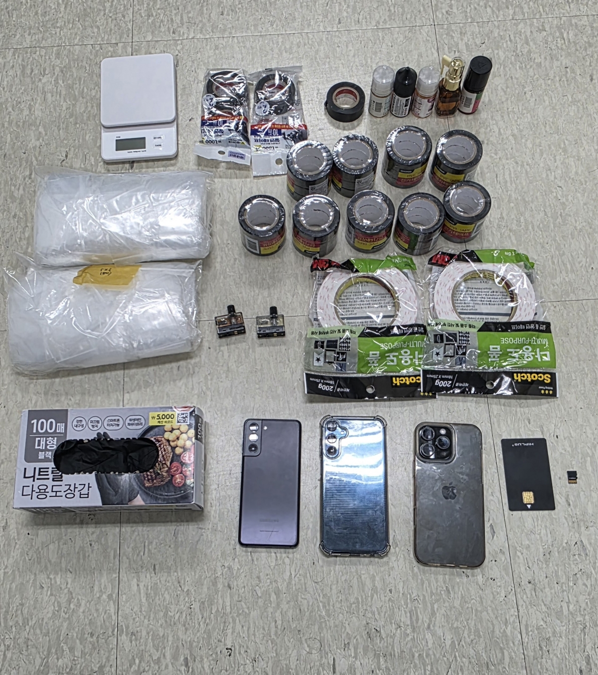 광주본부세관이 적발한 마약류와 압수한 휴대전화 등 범행 물품. (광주본부세관)
