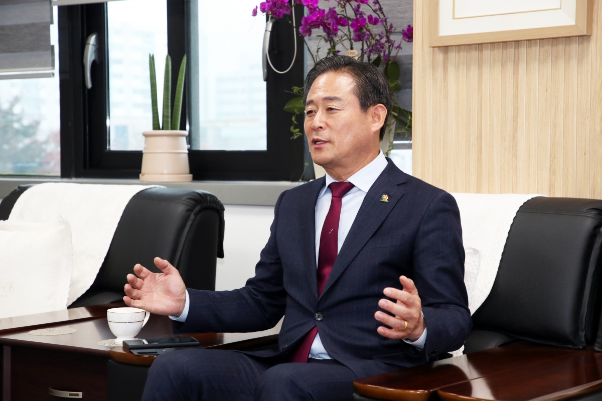 신영재 강원 홍천군수. 서울신문 DB