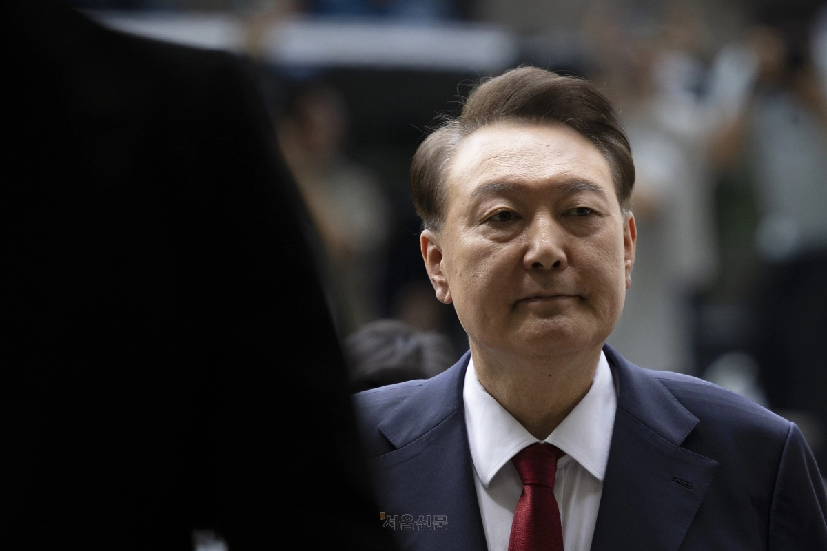 굳은 표정의 윤석열 전 대통령 굳은 표정의 윤석열 전 대통령