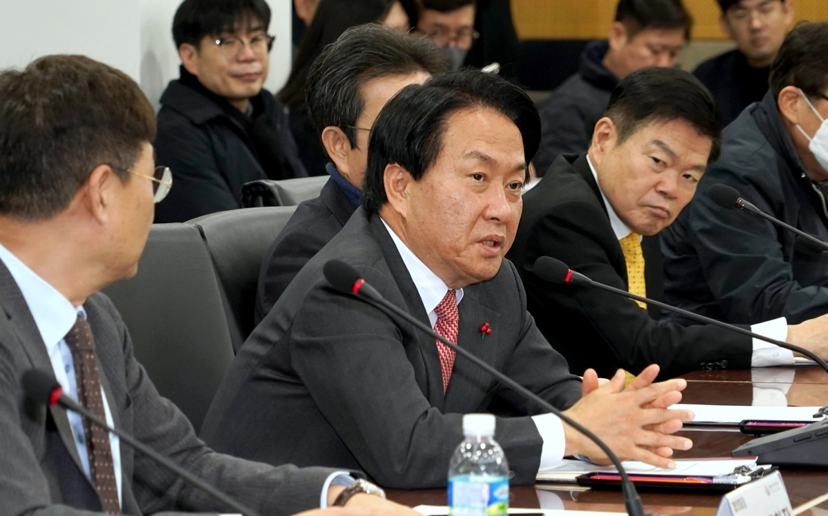 이성헌(왼쪽 두 번째) 서울 서대문구청장이 서울시구청장협의회 회의에서 발언하고 있다. 서대문구 제공 이성헌(왼쪽 두 번째) 서울 서대문구청장이 서울시구청장협의회 회의에서 발언하고 있다. 서대문구 제공