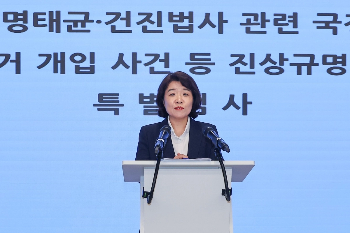 윤석열 전 대통령 부인 김건희 여사와 관련한 각종 의혹 사건을 수사하는 민중기 특별검사팀 오정희 특검보가 지난 8일 서울 종로구 KT광화문빌딩에서 정례 브리핑을 하고 있다. 2025.7.8 연합뉴스 윤석열 전 대통령 부인 김건희 여사와 관련한 각종 의혹 사건을 수사하는 민중기 특별검사팀 오정희 특검보가 지난 8일 서울 종로구 KT광화문빌딩에서 정례 브리핑을 하고 있다. 2025.7.8 연합뉴스