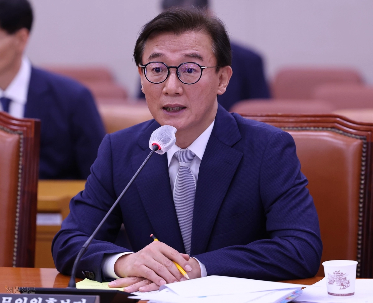 전재수 해양수산부 장관 후보자가 14일 국회 농림축산식품해양수산위원회에서 열린 인사청문회에서 의원 질의에 답변하고 있다. 안주영 전문기자 전재수 해양수산부 장관 후보자가 14일 국회 농림축산식품해양수산위원회에서 열린 인사청문회에서 의원 질의에 답변하고 있다. 안주영 전문기자