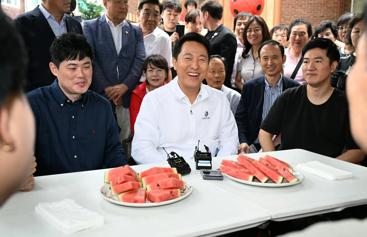 오세훈 시장, 신통 재개발 자양4동 주민과 간담회 오세훈 시장, 신통 재개발 자양4동 주민과 간담회