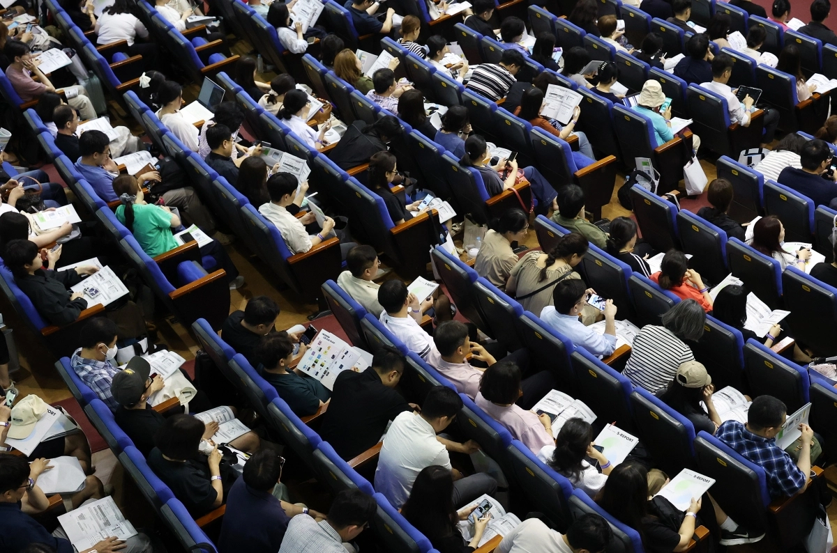 입시 전략 설명회… 선생님들도 ‘열공’ 입시 전략 설명회… 선생님들도 ‘열공’