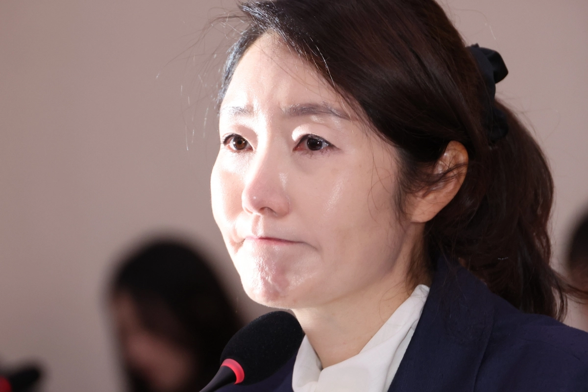 강선우 여성가족부 장관 후보자가 14일 국회 여성가족위원회에서 열린 인사청문회에서 발달장애 자녀에 대한 질문을 받으며 눈시울을 붉히고 있다. 2025.7.14 연합뉴스