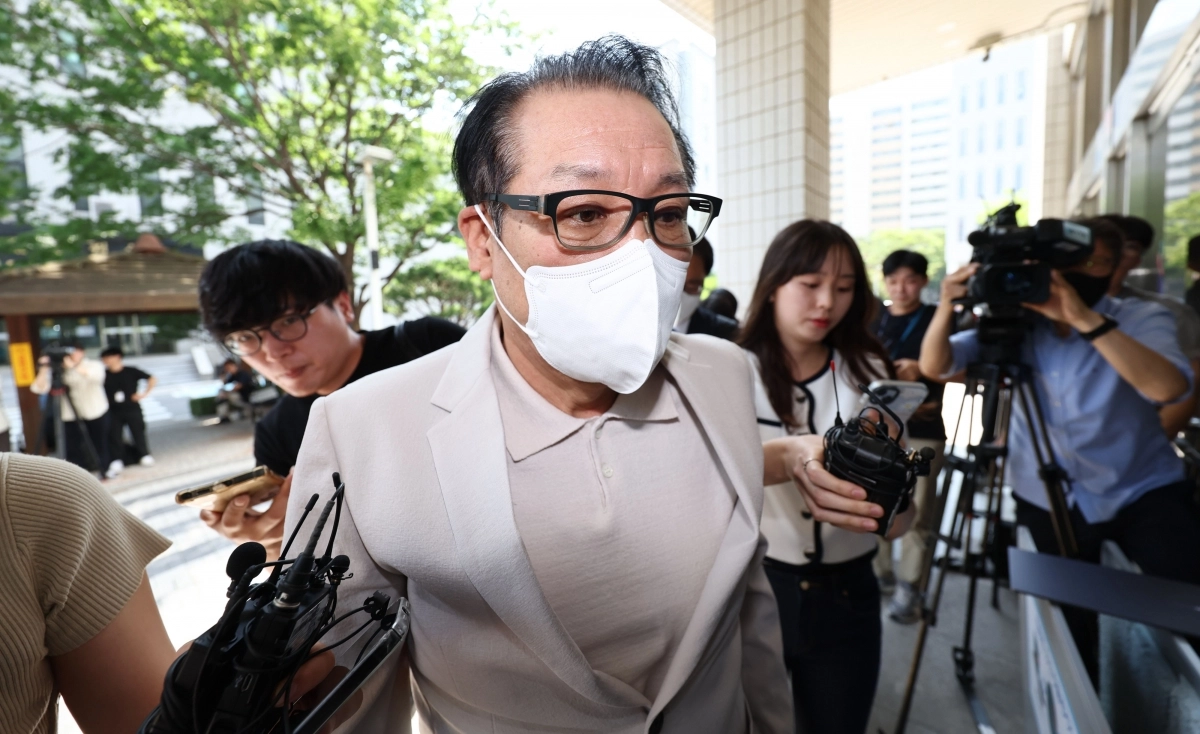 2018년 지방선거 공천헌금 의혹 혐의를 받는 ‘건진법사’ 전성배씨가 23일 오전 서울 양천구 서울남부지법에서 열린 3차 공판에 출석하고 있다. 2025.6.23 공동취재 2018년 지방선거 공천헌금 의혹 혐의를 받는 ‘건진법사’ 전성배씨가 23일 오전 서울 양천구 서울남부지법에서 열린 3차 공판에 출석하고 있다. 2025.6.23 공동취재