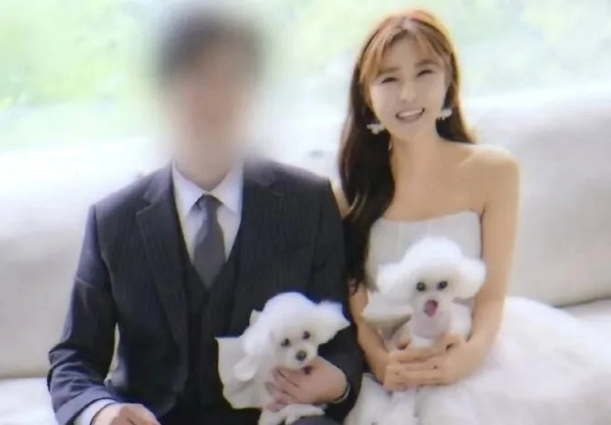 결혼 3개월 만에 남편(왼쪽)에 살해당한 30대 피해자의 결혼사진. JTBC 사건반장 캡처 결혼 3개월 만에 남편(왼쪽)에 살해당한 30대 피해자의 결혼사진. JTBC 사건반장 캡처