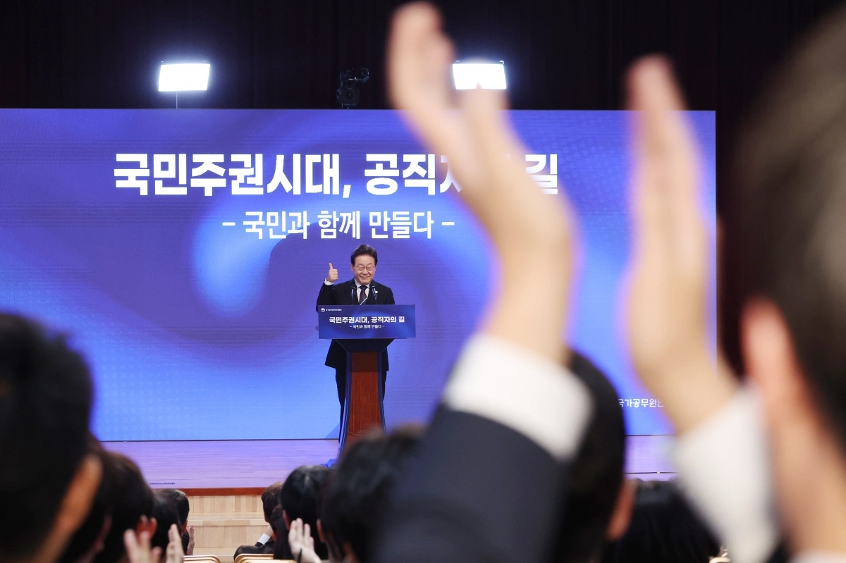 예비 공무원 박수에 화답하는 이재명 대통령 예비 공무원 박수에 화답하는 이재명 대통령