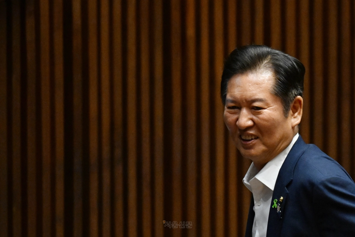 더불어민주당 당대표 후보로 등록한 정청래 의원이 지난 10일 국회에서 열린 제427회 국회(임시회) 제1차 본회의에 참석하고 있다. 2025.7.10 홍윤기 기자 더불어민주당 당대표 후보로 등록한 정청래 의원이 지난 10일 국회에서 열린 제427회 국회(임시회) 제1차 본회의에 참석하고 있다. 2025.7.10 홍윤기 기자