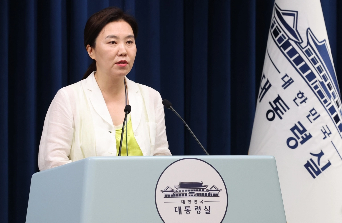 브리핑 하는 강유정 대변인 브리핑 하는 강유정 대변인