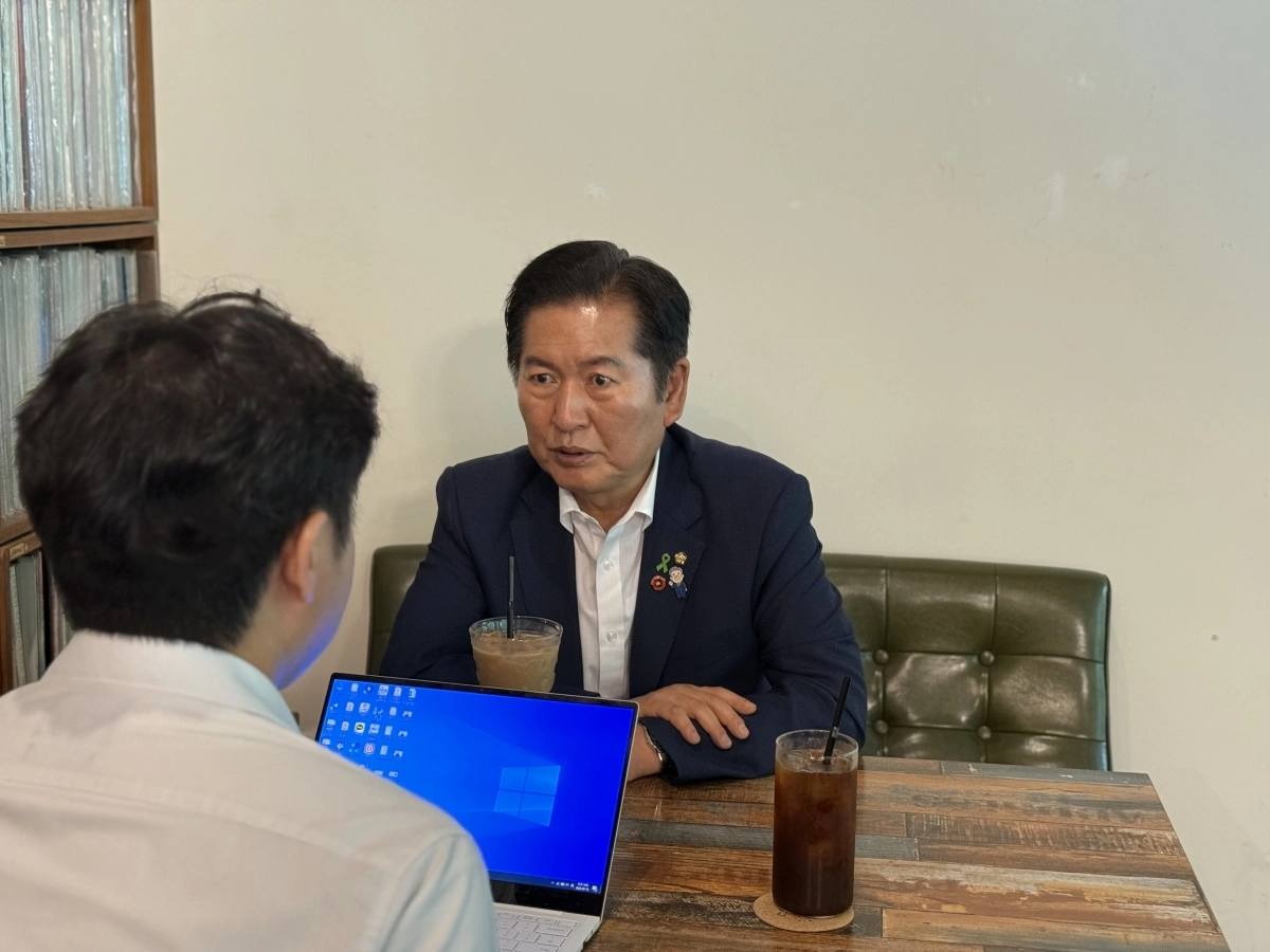 더불어민주당 당대표 선거에 출마한 정청래 후보가 15일 충북 청주의 한 카페에서 서울신문 기자와 만나 인터뷰를 진행하고 있다. 정청래 후보 측 제공 더불어민주당 당대표 선거에 출마한 정청래 후보가 15일 충북 청주의 한 카페에서 서울신문 기자와 만나 인터뷰를 진행하고 있다. 정청래 후보 측 제공