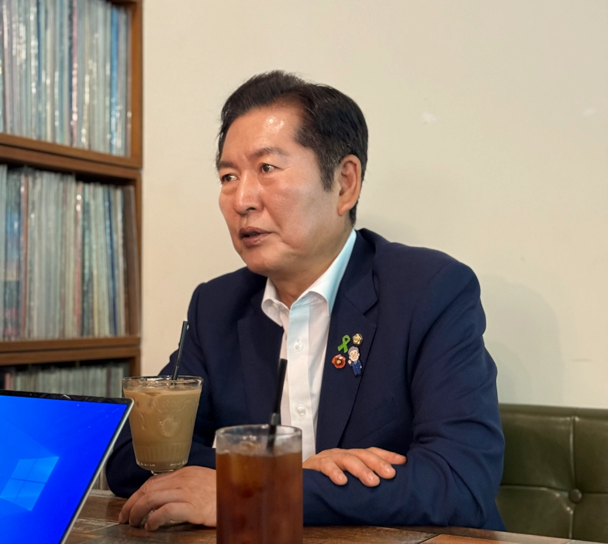더불어민주당 당대표 선거에 출마한 정청래 후보가 15일 충북 청주의 한 카페에서 서울신문 기자와 만나 인터뷰를 진행하고 있다. 정청래 후보 측 제공 더불어민주당 당대표 선거에 출마한 정청래 후보가 15일 충북 청주의 한 카페에서 서울신문 기자와 만나 인터뷰를 진행하고 있다. 정청래 후보 측 제공
